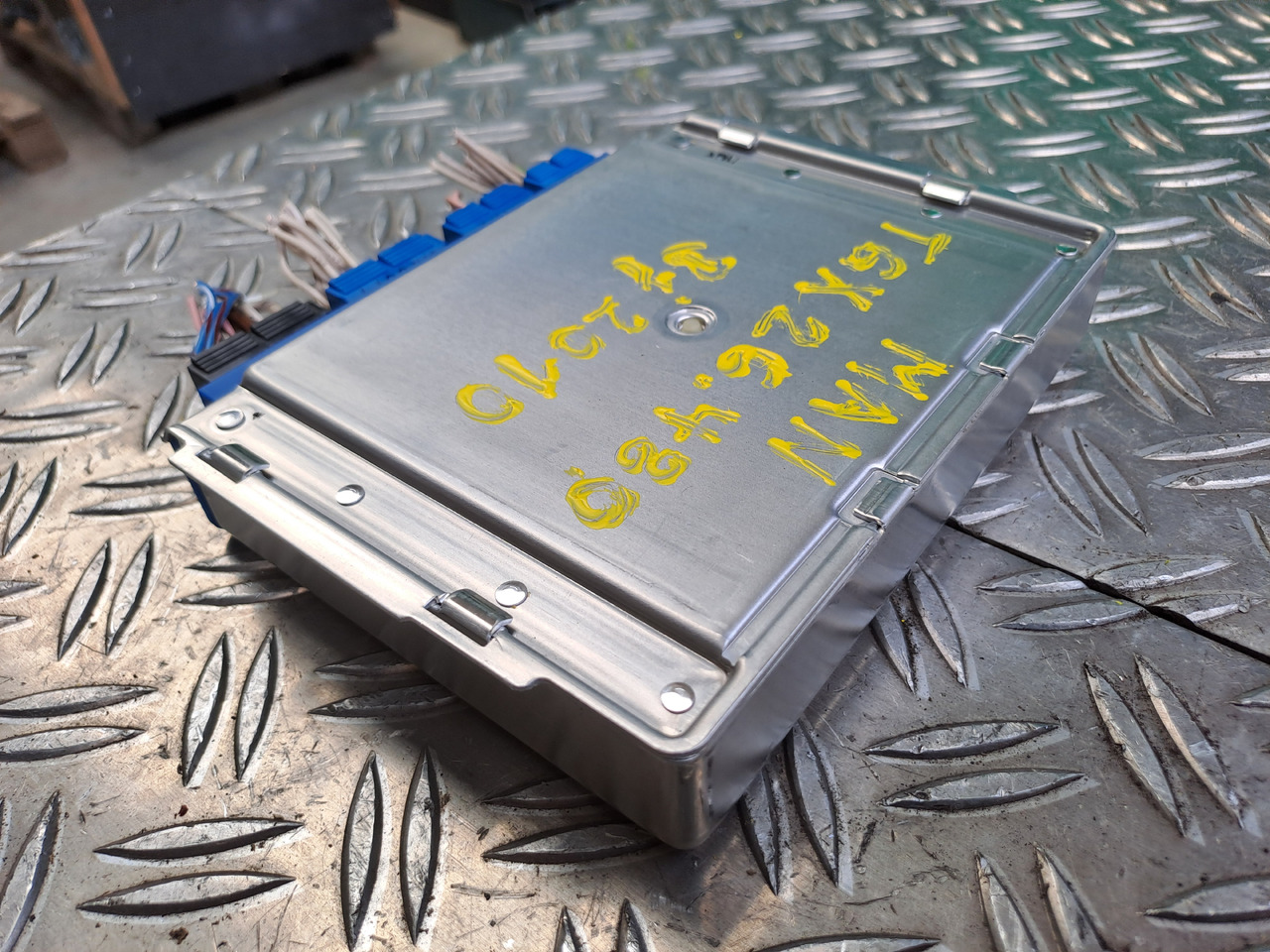 Gebrauchtes MAN TGX 26.480 Steuergerät EBS 5, elektr. Bremssystem , Artikel - Nr.: 81.25808 - 7053 - ECU for Truck: picture 3 Gebrauchtes MAN TGX 26.480 Steuergerät EBS 5, elektr. Bremssystem , Artikel - Nr.: 81.25808 - 7053 - ECU for Truck: picture 3