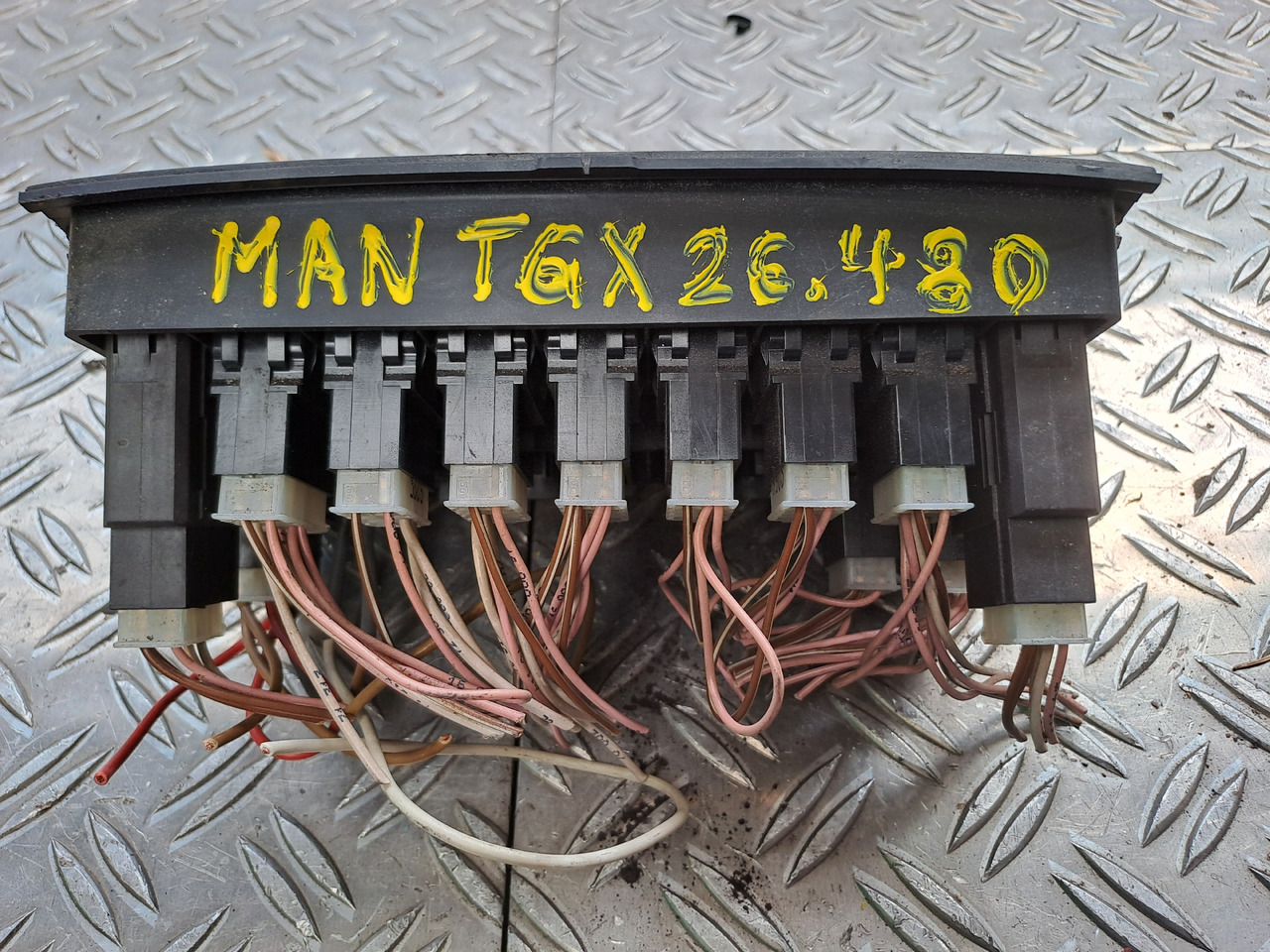 Gebrauchtes MAN TGX 26.480 Steuergerät ECAS Luftfederung , Artikel - Nr. : 81.25525 - 0211 - ECU for Truck: picture 4 Gebrauchtes MAN TGX 26.480 Steuergerät ECAS Luftfederung , Artikel - Nr. : 81.25525 - 0211 - ECU for Truck: picture 4