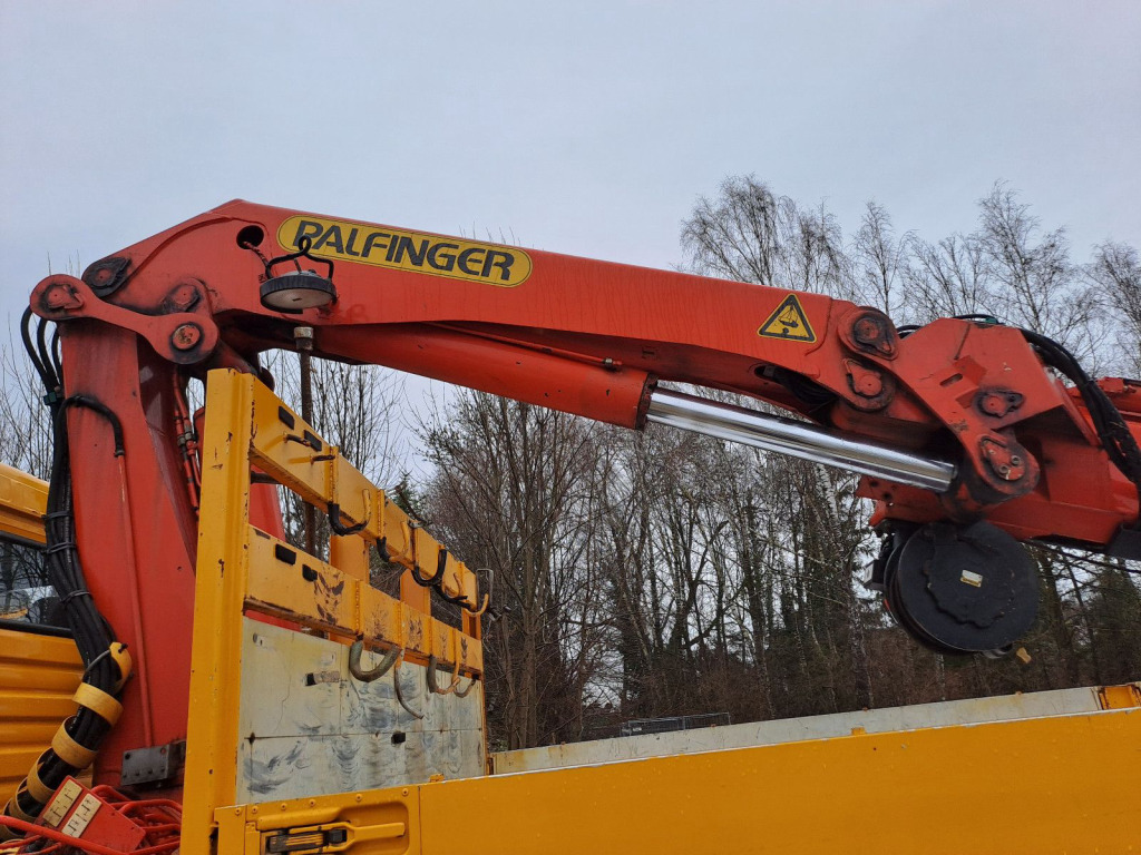 Leasing of MAN 19.403 Pritsche 4x4 mit Palfingerkran PK 21000 mit Funk - Fernbedienung MAN 19.403 Pritsche 4x4 mit Palfingerkran PK 21000 mit Funk - Fernbedienung: picture 8