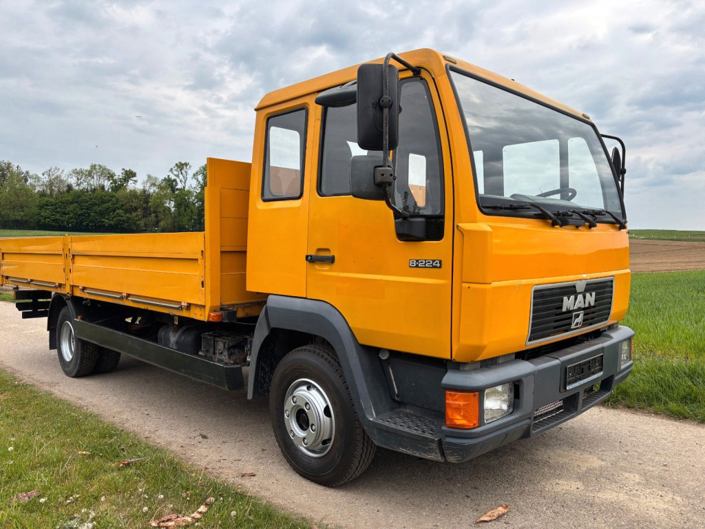 MAN 8.224 L 2000 - Dropside/ Flatbed truck: picture 2 MAN 8.224 L 2000 - Dropside/ Flatbed truck: picture 2