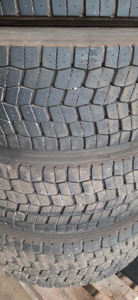 Neuwertige Dunlopp Reifen mit Felgen, 315 / 70 R22,5 Artikel - Nr. : 81.99999 - 9999 - Tire for Truck: picture 3 Neuwertige Dunlopp Reifen mit Felgen, 315 / 70 R22,5 Artikel - Nr. : 81.99999 - 9999 - Tire for Truck: picture 3