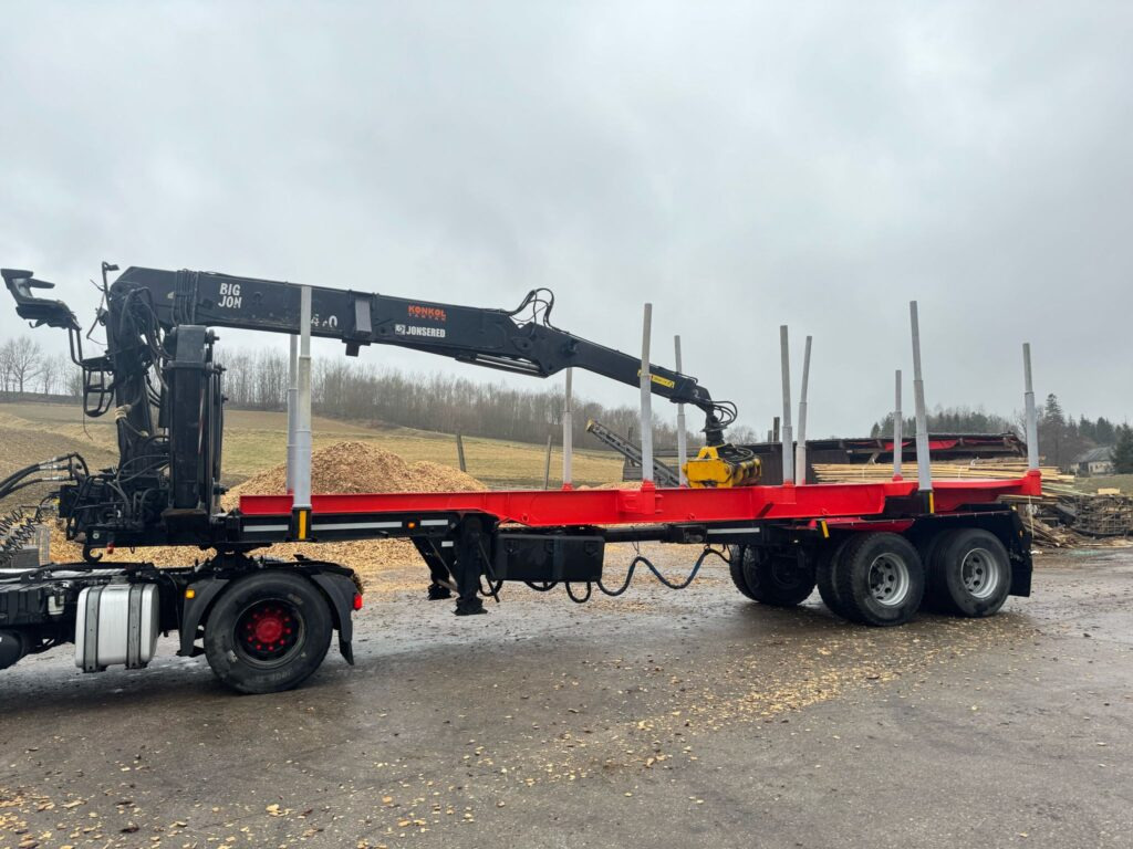 NACZEPA Z DŹWIGIEM DO DREWNA - Timber semi-trailer: picture 3 NACZEPA Z DŹWIGIEM DO DREWNA - Timber semi-trailer: picture 3