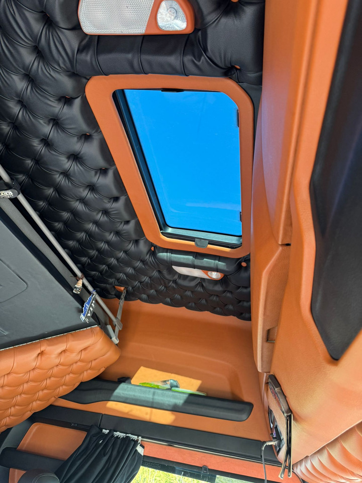 Tractor unit SCANIA R520 V8: picture 21