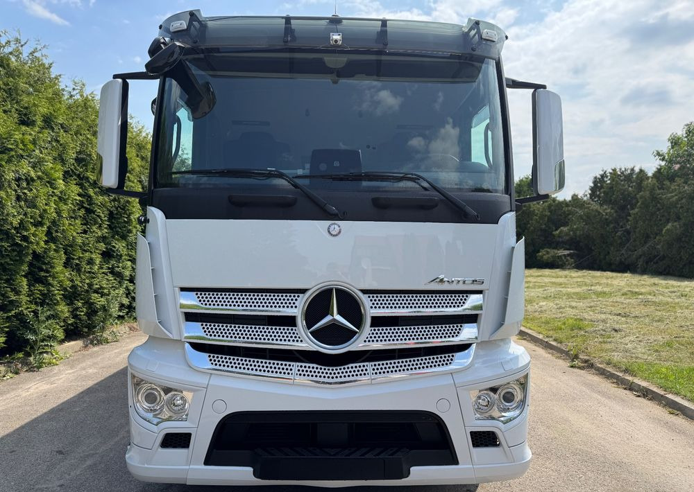 Mercedes-Benz ANTOS /1830/E 6/Chłodnia +Winda /18 Palet / Niski Przebieg122 Tys Km! - Refrigerated truck: picture 1 Mercedes-Benz ANTOS /1830/E 6/Chłodnia +Winda /18 Palet / Niski Przebieg122 Tys Km! - Refrigerated truck: picture 1