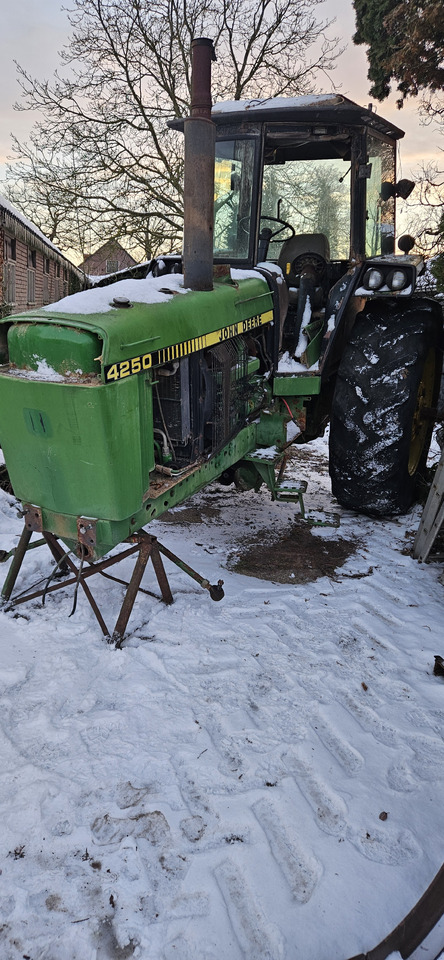 JOHN DEERE 4250 - Frame/ Chassis for Farm tractor: picture 2 JOHN DEERE 4250 - Frame/ Chassis for Farm tractor: picture 2