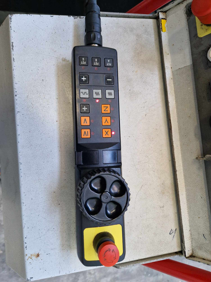 CNC machining center HERMLE C 1200: picture 9 CNC machining center HERMLE C 1200: picture 9