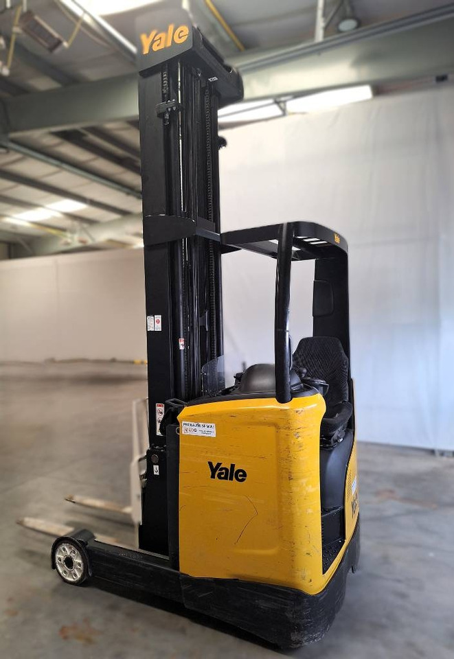 Yale MR 14 - Reach truck: picture 1 Yale MR 14 - Reach truck: picture 1
