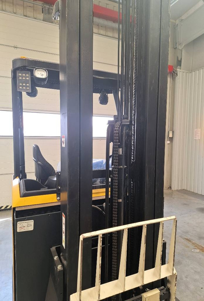 Yale MR 14 - Reach truck: picture 4 Yale MR 14 - Reach truck: picture 4