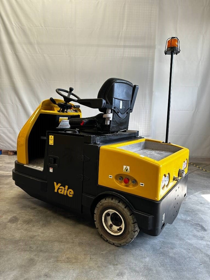 Yale MT70 - Tow tractor: picture 2 Yale MT70 - Tow tractor: picture 2
