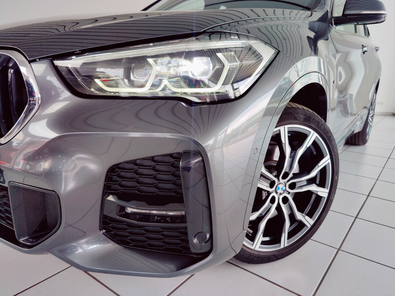 BMW X1 xDrive 20 d M Sport Navi Ambiente PDC SHZ Apple Android - SUV: picture 2 BMW X1 xDrive 20 d M Sport Navi Ambiente PDC SHZ Apple Android - SUV: picture 2