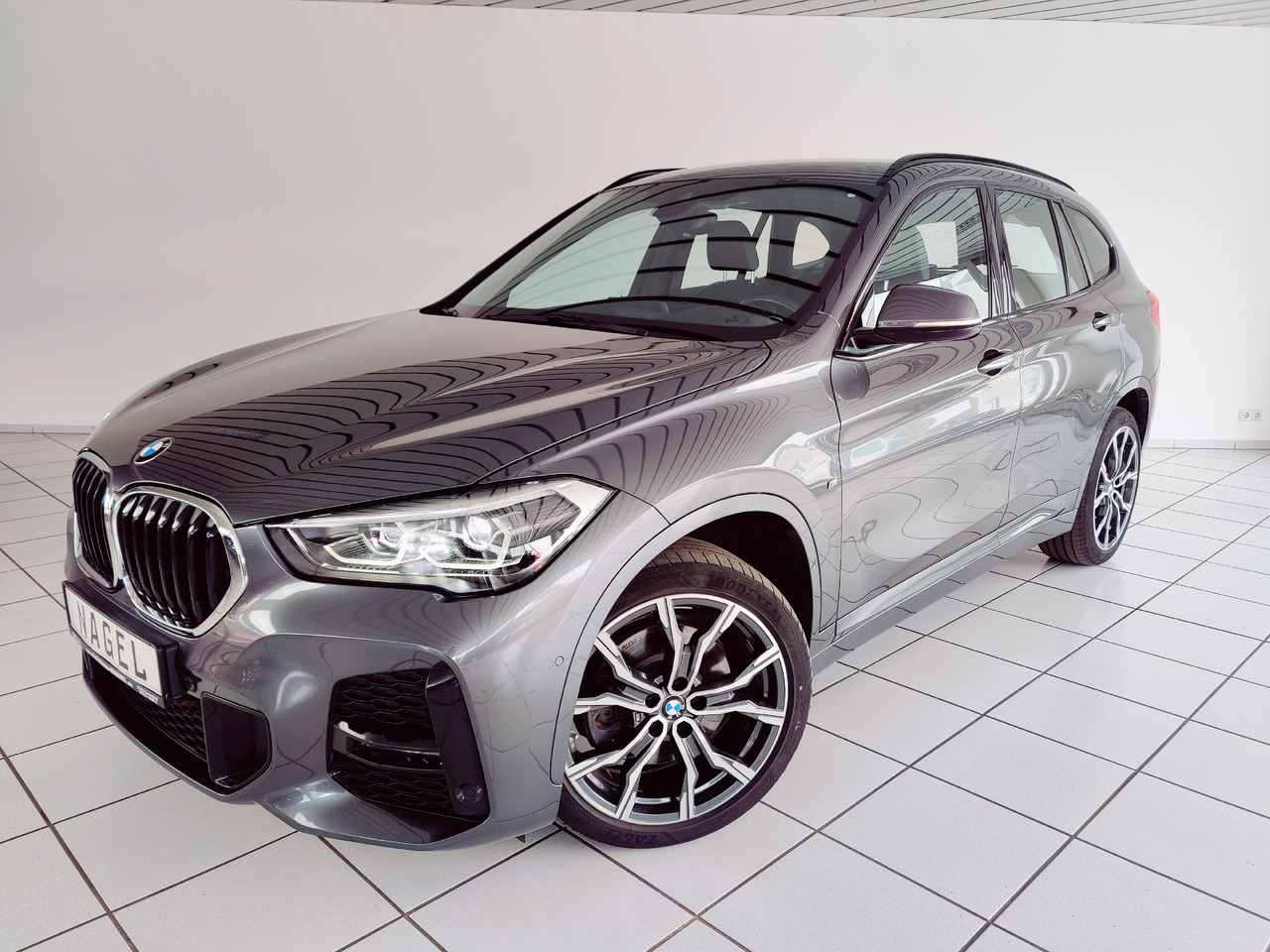 BMW X1 xDrive 20 d M Sport Navi Ambiente PDC SHZ Apple Android - SUV: picture 1 BMW X1 xDrive 20 d M Sport Navi Ambiente PDC SHZ Apple Android - SUV: picture 1