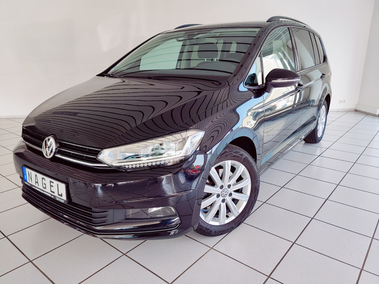 Volkswagen Touran Highline BMT/Start-Stopp Navi Licht RüKam - Car: picture 1 Volkswagen Touran Highline BMT/Start-Stopp Navi Licht RüKam - Car: picture 1