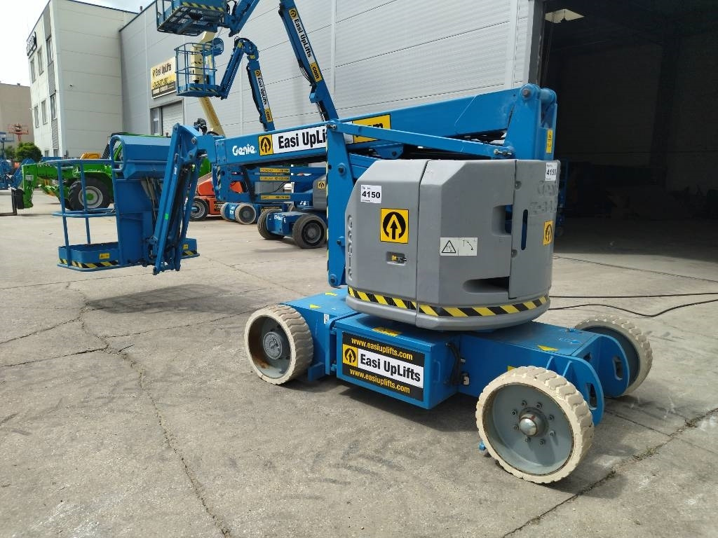 Genie Z34/22N - Articulated boom lift: picture 4 Genie Z34/22N - Articulated boom lift: picture 4
