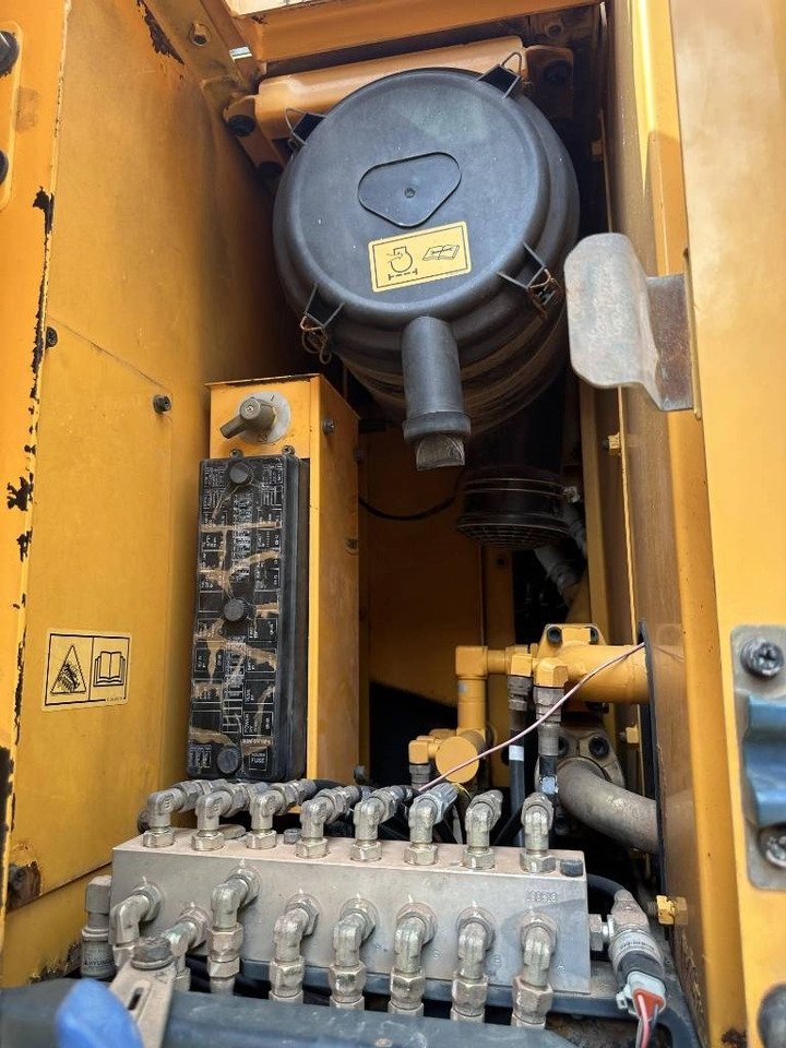 Hyundai R210W-9 - Wheel excavator: picture 2 Hyundai R210W-9 - Wheel excavator: picture 2