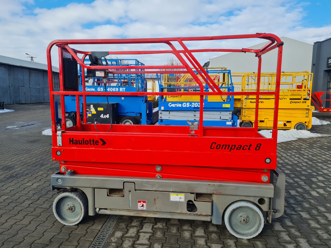 Haulotte Compact 8 - Scissor lift: picture 2 Haulotte Compact 8 - Scissor lift: picture 2