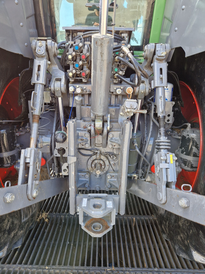 FENDT 924 - Farm tractor: picture 4 FENDT 924 - Farm tractor: picture 4