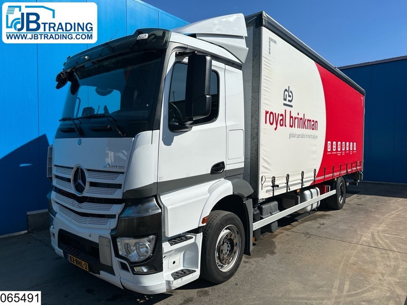 Mercedes-Benz Antos 1833 EURO 6, Dhollandia - Curtain side truck: picture 1 Mercedes-Benz Antos 1833 EURO 6, Dhollandia - Curtain side truck: picture 1