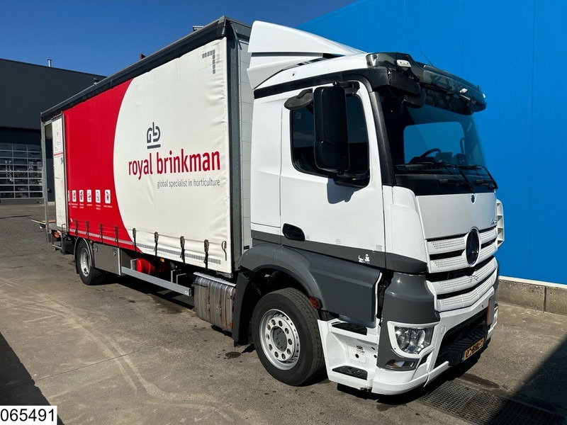 Mercedes-Benz Antos 1833 EURO 6, Dhollandia - Curtain side truck: picture 3 Mercedes-Benz Antos 1833 EURO 6, Dhollandia - Curtain side truck: picture 3