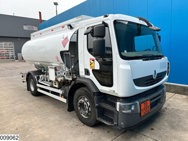 Renault Premium 270 EURO 5, Fuel, 13.390 Liter, 4 Comp - Tanker truck: picture 3 Renault Premium 270 EURO 5, Fuel, 13.390 Liter, 4 Comp - Tanker truck: picture 3