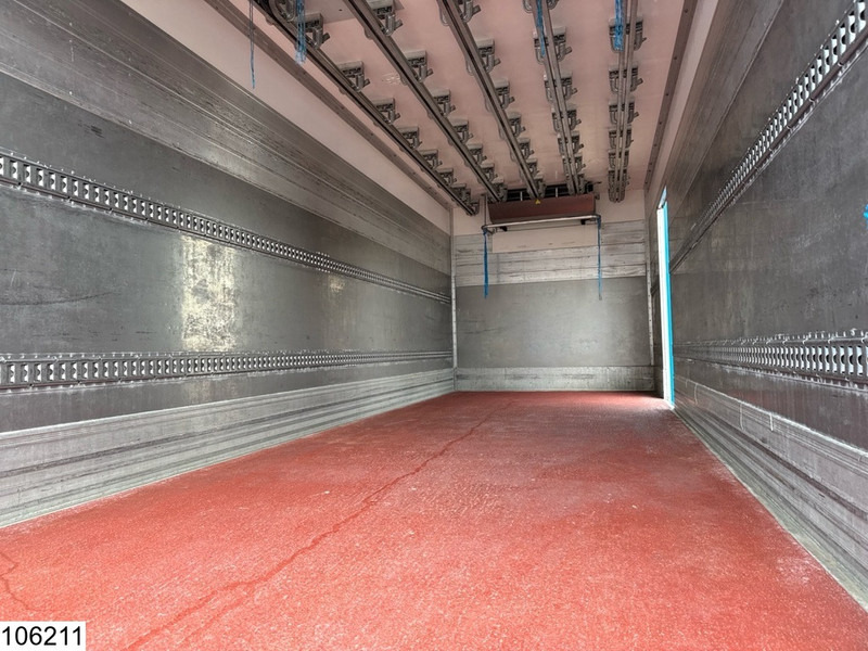 Refrigerated truck Volvo FL 250 EURO 6, Carrier, Meat hanging rails: picture 12