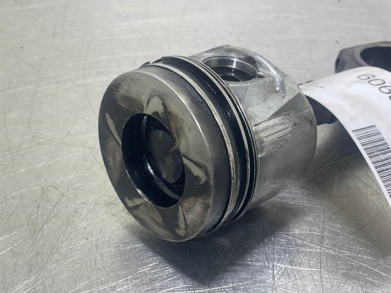 Deutz TD2011L04I - Piston/Kolben/Zuiger - Engine for Construction machinery: picture 2 Deutz TD2011L04I - Piston/Kolben/Zuiger - Engine for Construction machinery: picture 2