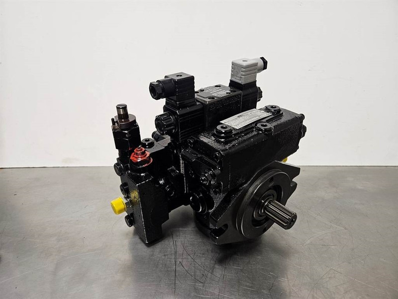 Giant 451T-Bondioli& Pavesi M4PV28-28-Drive pump/Rijpomp - Hydraulics for Construction machinery: picture 1 Giant 451T-Bondioli& Pavesi M4PV28-28-Drive pump/Rijpomp - Hydraulics for Construction machinery: picture 1