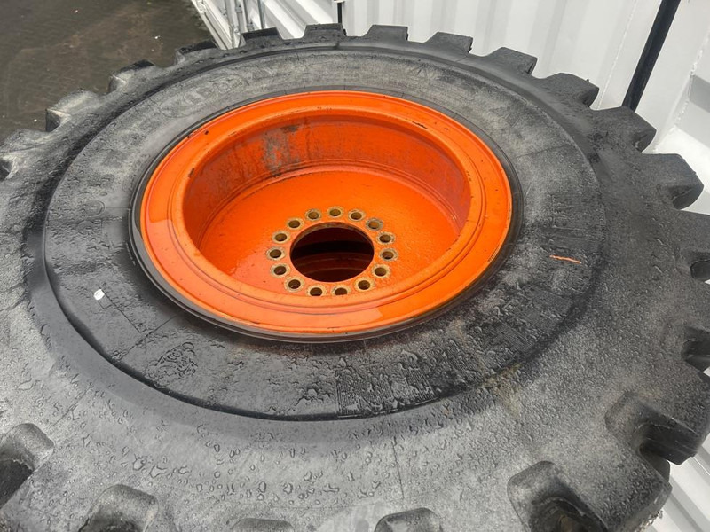 Hitachi ZW150PL-Michelin 20.5-R25-Tire/Reifen/Band - Wheels and tires for Construction machinery: picture 4 Hitachi ZW150PL-Michelin 20.5-R25-Tire/Reifen/Band - Wheels and tires for Construction machinery: picture 4