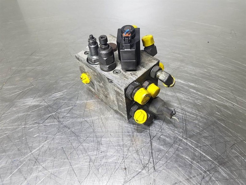 Hyundai HL 740 -7 - Valve/Ventile/Ventiel - Hydraulics: picture 2 Hyundai HL 740 -7 - Valve/Ventile/Ventiel - Hydraulics: picture 2