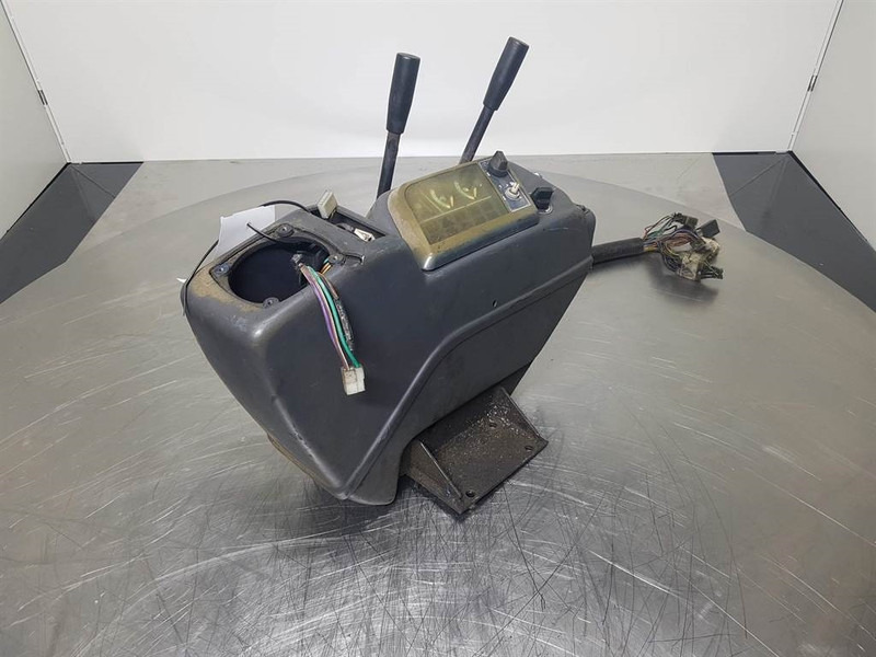 Komatsu PW 75/95 (FAI) - Dashboard/Console/Konsole - Cab and interior for Construction machinery: picture 4 Komatsu PW 75/95 (FAI) - Dashboard/Console/Konsole - Cab and interior for Construction machinery: picture 4