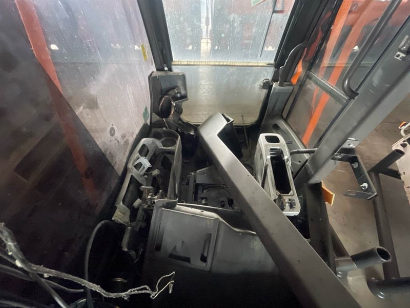 Mecalac 12MTX-5381654-Cabin/Kabine/Cabine - Cab and interior for Construction machinery: picture 5 Mecalac 12MTX-5381654-Cabin/Kabine/Cabine - Cab and interior for Construction machinery: picture 5