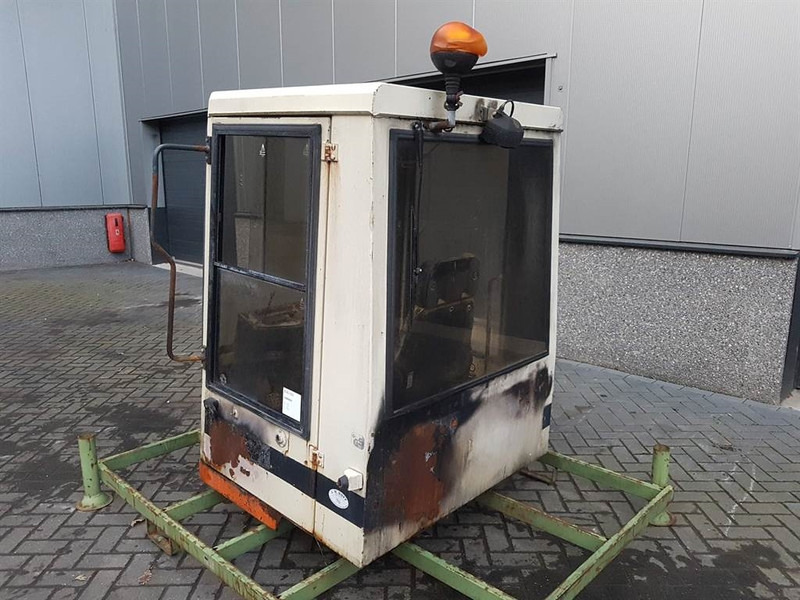 Schaeff SKL832-6336105100-Cabin/Kabine/Cabine - Cab and interior for Construction machinery: picture 4 Schaeff SKL832-6336105100-Cabin/Kabine/Cabine - Cab and interior for Construction machinery: picture 4
