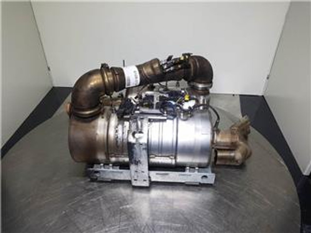 Sennebogen 818 - Exhaust system/Auspuff/Uitlaat - Engine and parts for Construction machinery: picture 1 Sennebogen 818 - Exhaust system/Auspuff/Uitlaat - Engine and parts for Construction machinery: picture 1