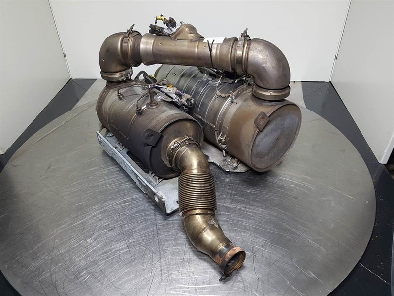 Sennebogen 818 - Exhaust system/Auspuff/Uitlaat - Engine and parts for Construction machinery: picture 2 Sennebogen 818 - Exhaust system/Auspuff/Uitlaat - Engine and parts for Construction machinery: picture 2