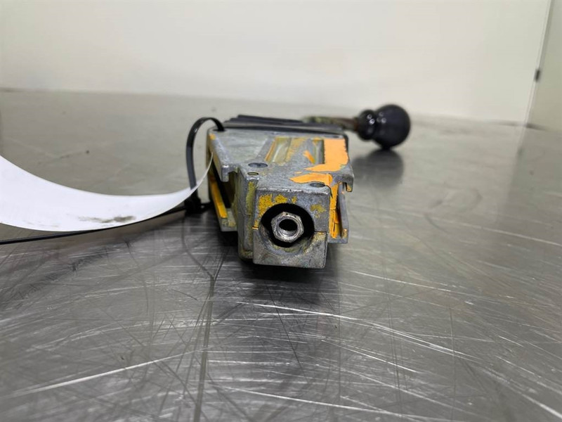 Zettelmeyer ZL801 - Levers/Hebels/Hendels - Cab and interior for Construction machinery: picture 2 Zettelmeyer ZL801 - Levers/Hebels/Hendels - Cab and interior for Construction machinery: picture 2