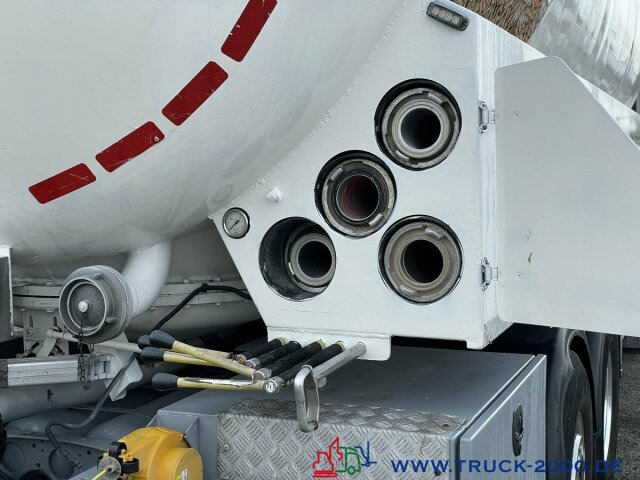 Mercedes-Benz Actros 2544 Silo Holz Pellets 28m³ inkl. Waage - Vacuum truck: picture 2 Mercedes-Benz Actros 2544 Silo Holz Pellets 28m³ inkl. Waage - Vacuum truck: picture 2