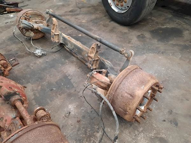 Mercedes-Benz VL 4 - Front axle for Truck: picture 2 Mercedes-Benz VL 4 - Front axle for Truck: picture 2