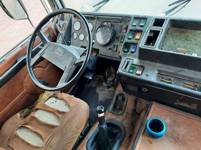 Volvo F 12 6*4 STEEL SUSPENSION - Cab chassis truck: picture 3 Volvo F 12 6*4 STEEL SUSPENSION - Cab chassis truck: picture 3