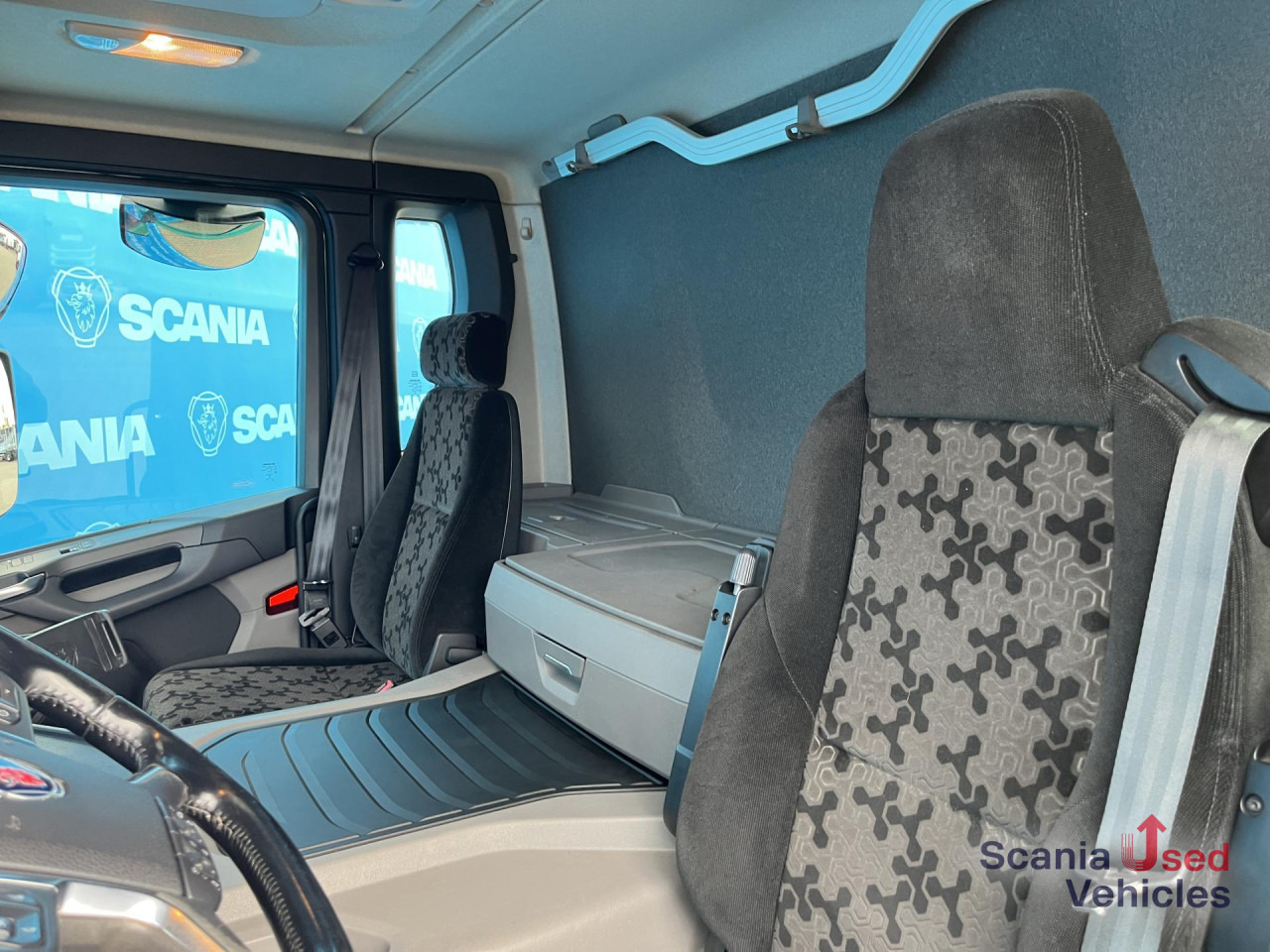 SCANIA P 320 B6x2*4NB RETARDER FULL AIR 8T 7.2x2.5x2.35M - Box truck: picture 2 SCANIA P 320 B6x2*4NB RETARDER FULL AIR 8T 7.2x2.5x2.35M - Box truck: picture 2