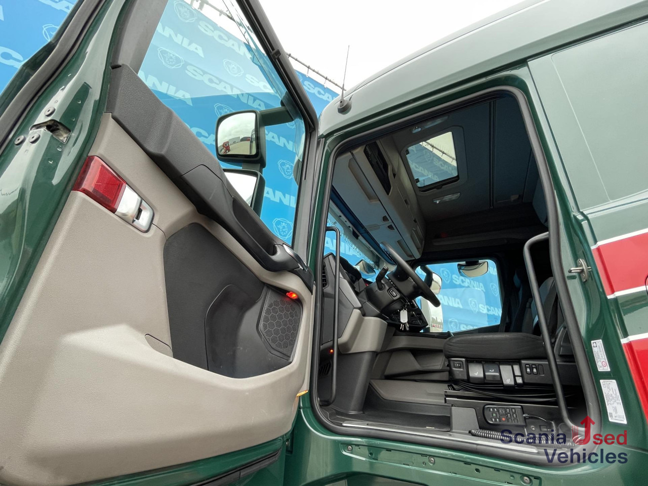 SCANIA R 410 A4x2NA RETARDER ADR FL LED ACC - Tractor unit: picture 3 SCANIA R 410 A4x2NA RETARDER ADR FL LED ACC - Tractor unit: picture 3