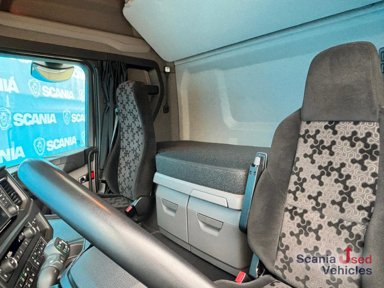 SCANIA R 450 A4x2NB RETARDER 8T DIFF-L PTO SMART2 - Tractor unit: picture 3 SCANIA R 450 A4x2NB RETARDER 8T DIFF-L PTO SMART2 - Tractor unit: picture 3