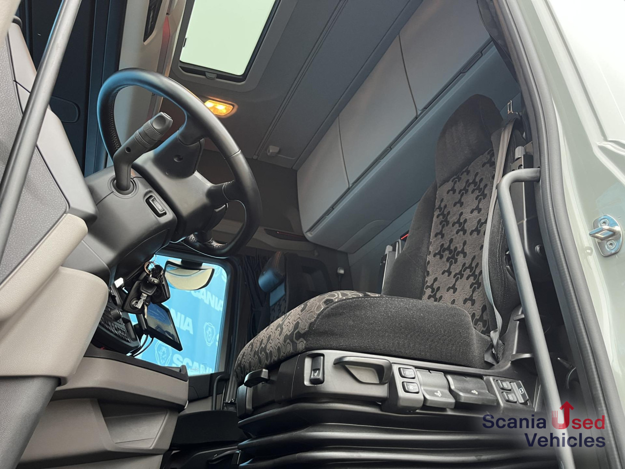 SCANIA S 590 A4x2NB V8 RETARDER DIFF-L FULL AIR 8T P-AIRC - Tractor unit: picture 2 SCANIA S 590 A4x2NB V8 RETARDER DIFF-L FULL AIR 8T P-AIRC - Tractor unit: picture 2