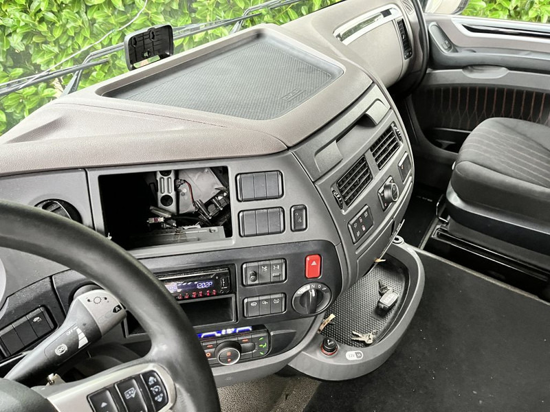 Interior photo 1: Tractor unit DAF XF 480 FT SC Euro6