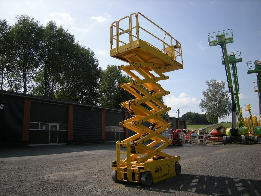 Genie GS 4047 Scherenarbeitsbühne Genie 14 m - Truck mounted aerial platform: picture 2 Genie GS 4047 Scherenarbeitsbühne Genie 14 m - Truck mounted aerial platform: picture 2