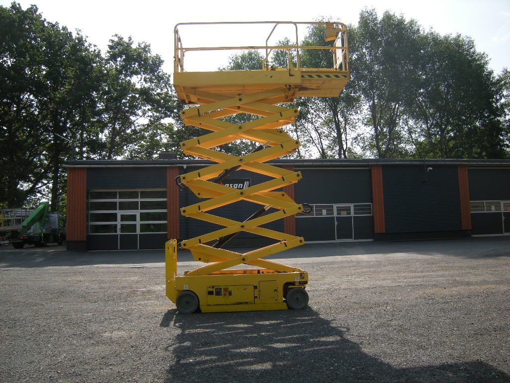 Genie GS 4047 Scherenarbeitsbühne Genie 14 m - Truck mounted aerial platform: picture 1 Genie GS 4047 Scherenarbeitsbühne Genie 14 m - Truck mounted aerial platform: picture 1
