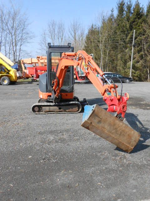 Hitachi ZX22U-2CLR , Powertilt - Mini excavator: picture 2 Hitachi ZX22U-2CLR , Powertilt - Mini excavator: picture 2