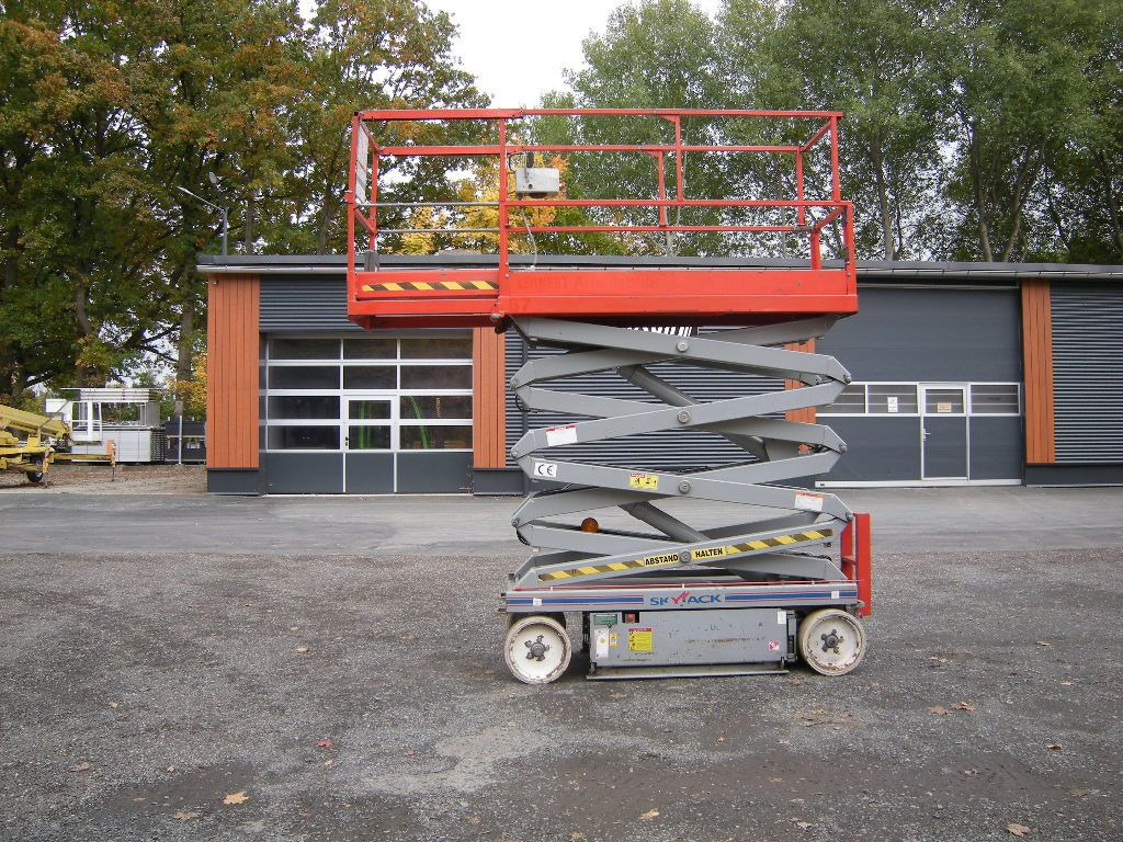 SkayJack SJIII 3226M Scherenarbeitsbühne 10 m - Truck mounted aerial platform: picture 1 SkayJack SJIII 3226M Scherenarbeitsbühne 10 m - Truck mounted aerial platform: picture 1