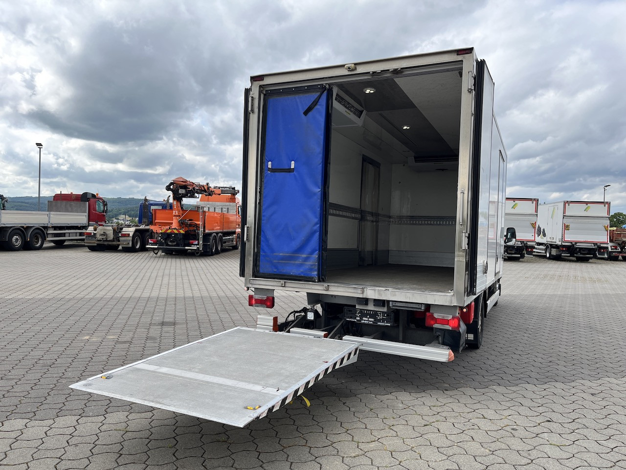Iveco 70C18 Daily Kühlkoffer mit Ladebordwand Konvekta - Commercial vehicle: picture 4 Iveco 70C18 Daily Kühlkoffer mit Ladebordwand Konvekta - Commercial vehicle: picture 4