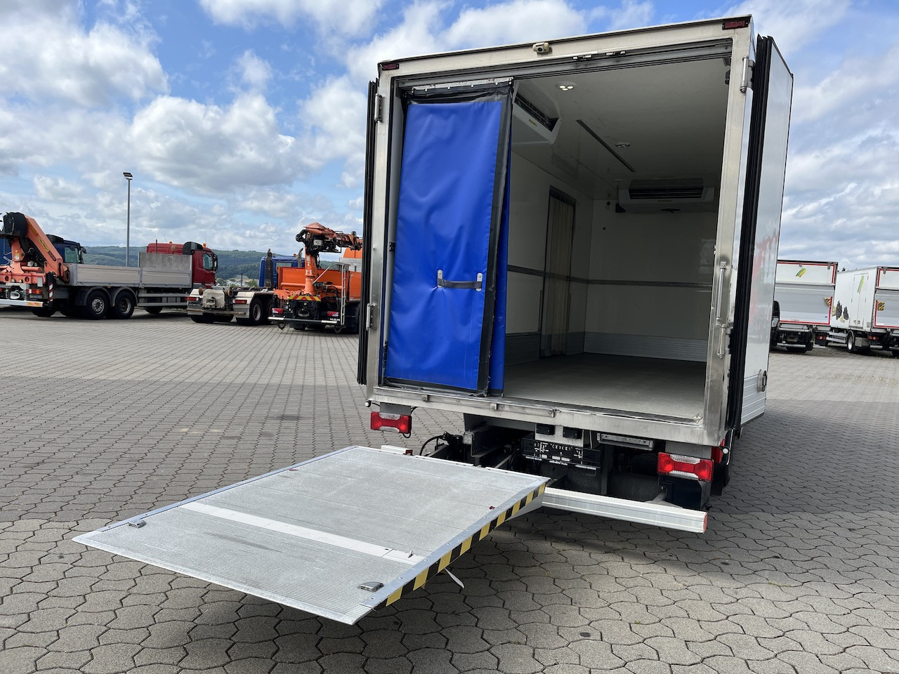 Iveco 70C18 Daily Kühlkoffer mit Ladebordwand Konvekta - Commercial vehicle: picture 4 Iveco 70C18 Daily Kühlkoffer mit Ladebordwand Konvekta - Commercial vehicle: picture 4