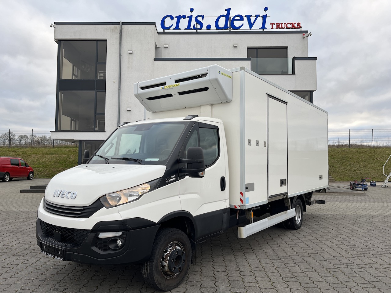 Iveco 70C18 Daily Tiefkühlkoffer mit Ladebordwand - Refrigerated delivery van: picture 1 Iveco 70C18 Daily Tiefkühlkoffer mit Ladebordwand - Refrigerated delivery van: picture 1