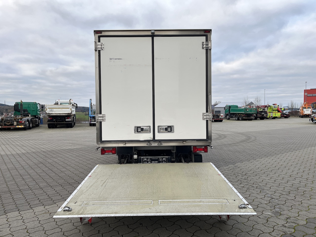 Iveco 70C18 Daily Tiefkühlkoffer mit Ladebordwand - Refrigerated delivery van: picture 3 Iveco 70C18 Daily Tiefkühlkoffer mit Ladebordwand - Refrigerated delivery van: picture 3